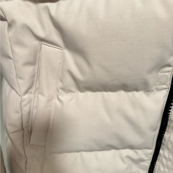 Aritzia mid-length Powder parka - Picture 12 of 16